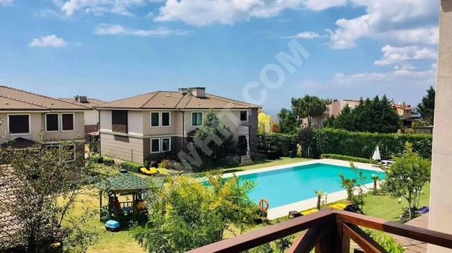 Silivri merkez de Denize manzaralı ful eşyalı site içinde