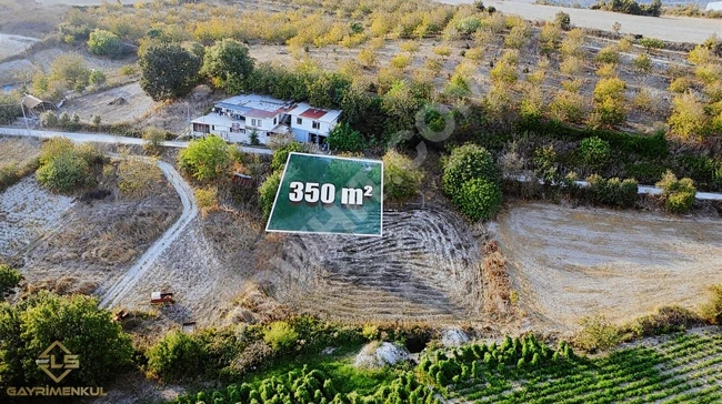 ÇATALCA YAZLIKKÖY'DE KÖY İÇİNDE TEPE KONUM 350 M² SATILIK PARSEL