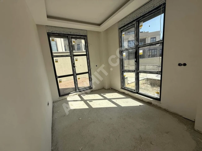 ÇEKMEKÖY ÖMERLİ (ÖZEL MİMARİ ÖDÜLLÜ SİTEDE LÜKS TRİPLEX VİLLA)