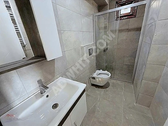 دوبلكس جديد 4+1 للبيع بواجهة أمامية وجاهز للسكن مع نوافذ ستائرية (PANJURLU ).