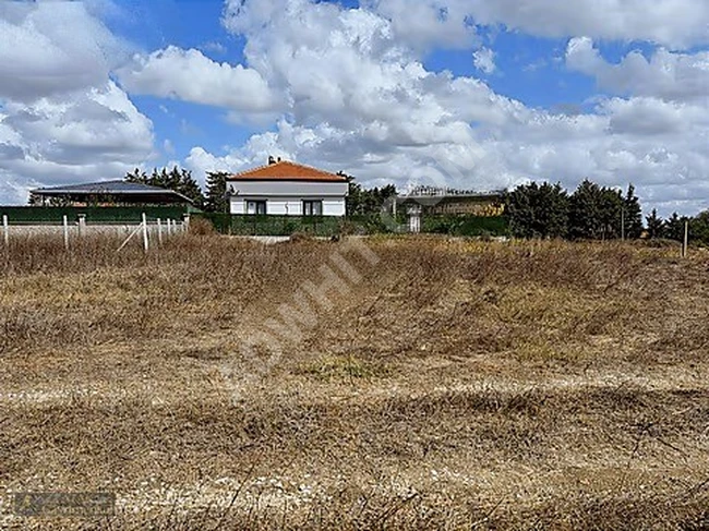 Natural living land with an area of 400 square meters in SİLİVRİ AKÖREN