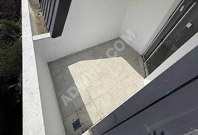 دوبلكس جديد 4+1 للبيع بواجهة أمامية وجاهز للسكن مع نوافذ ستائرية (PANJURLU ).