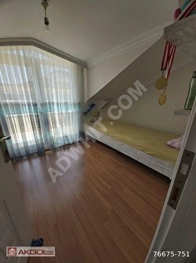 BAHÇELİEVLER SOĞANLI MEYDANA YAKIN DUBLEKS 5+2 KREDIYE UYGUN TERASLI 200 M² MUKKEMMEL TEMIZLIKDE.