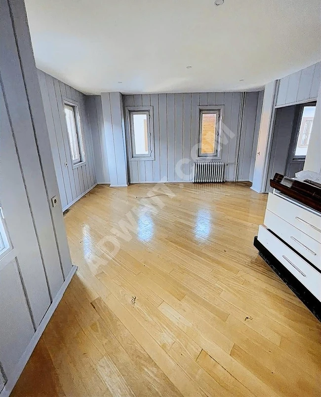 شقة في ميدان FATİH على الشارع الرئيسي، مبنى كامل مع محلات تجارية.