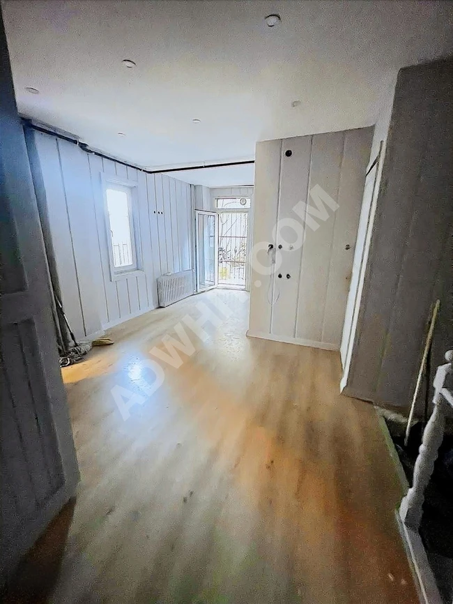 شقة في ميدان FATİH على الشارع الرئيسي، مبنى كامل مع محلات تجارية.