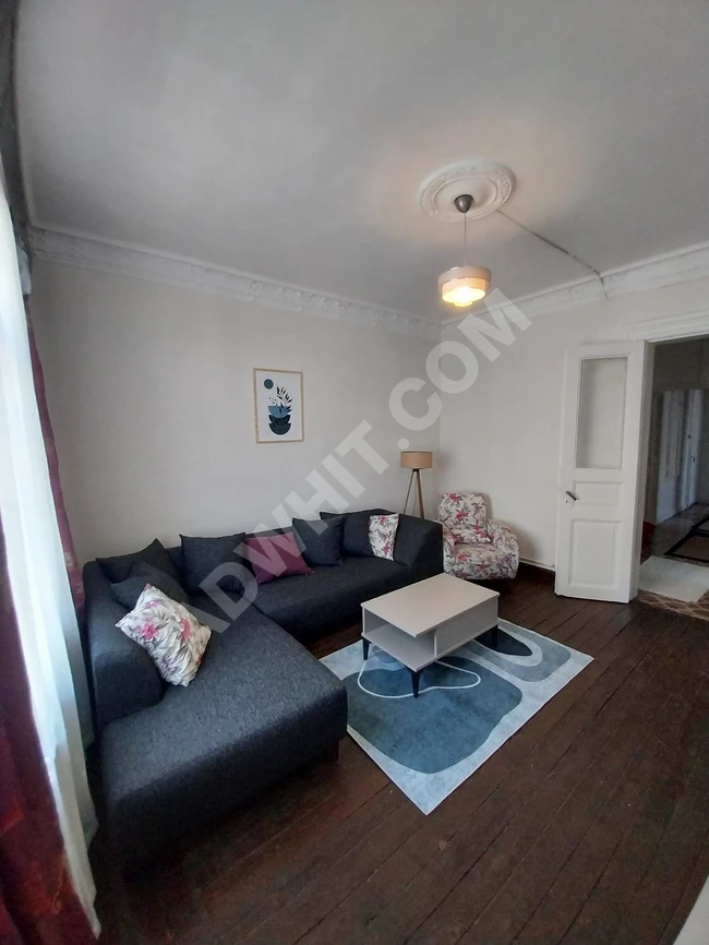 Beyoğlu Ömer Hayyamda Istiklale 5 dakika Full Esyali 3+1 Daire