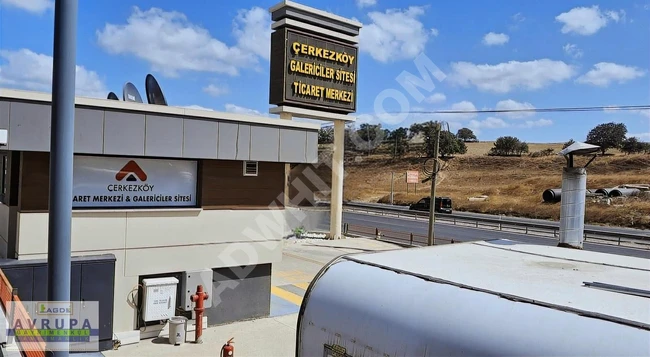 محل تجاري ذو قيمة اعتبارية في مركز تجارة معارض السيارات في ÇERKEZKÖY