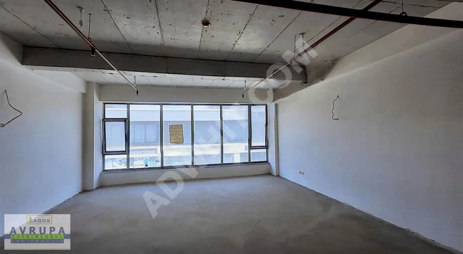 محل تجاري ذو قيمة اعتبارية في مركز تجارة معارض السيارات في ÇERKEZKÖY