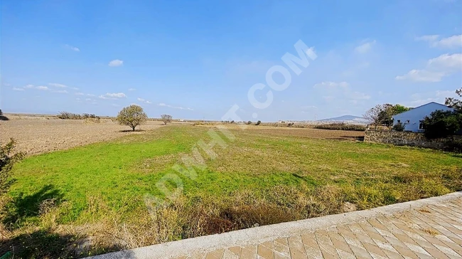 ENEZİN GİRİŞİNDE İMAR DİBİNDE GALA GÖLÜ MANZARALI 3700 m2 ARAZİ