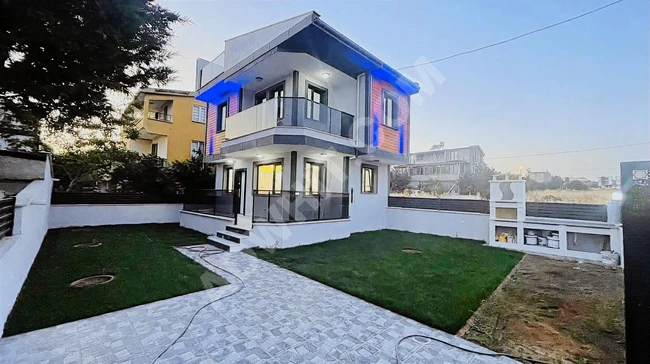 YENİÇİFTLİK MERKEZDE MÜSTAKİL GENİŞ BAHÇELİ ÇOK ŞIK VİLLA