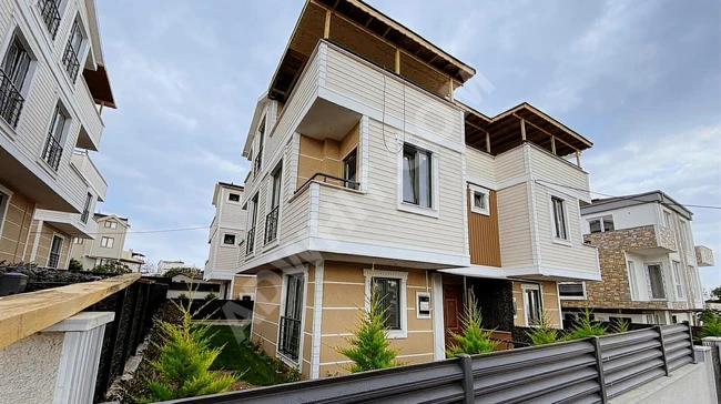 فيلا فاخرة 3+1 مع تراس بإطلالة كاملة على البحر وعمارة جميلة