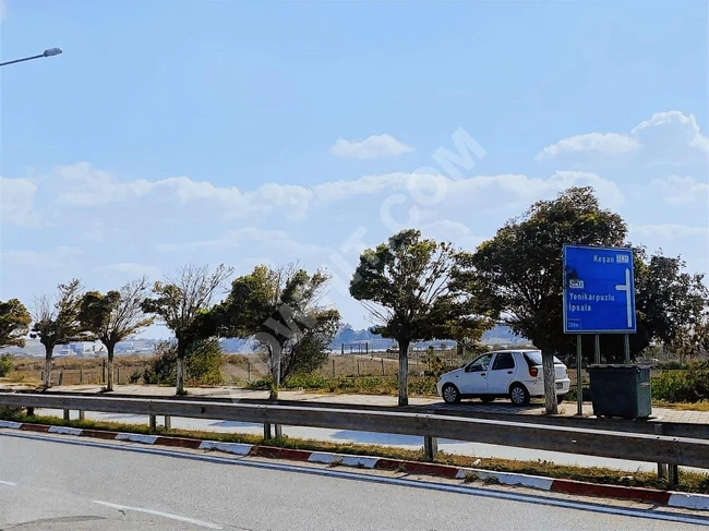 ENEZİN GİRİŞİNDE İMAR DİBİNDE GALA GÖLÜ MANZARALI 3700 m2 ARAZİ