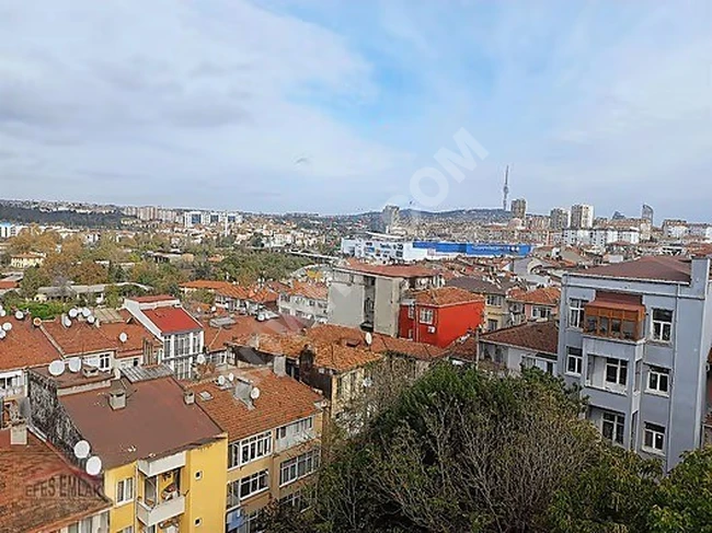 KADIKÖY YELDEĞİRMENİNDE TARİHİHİ İTALYAN APARTMANINDA 2+1 90M2