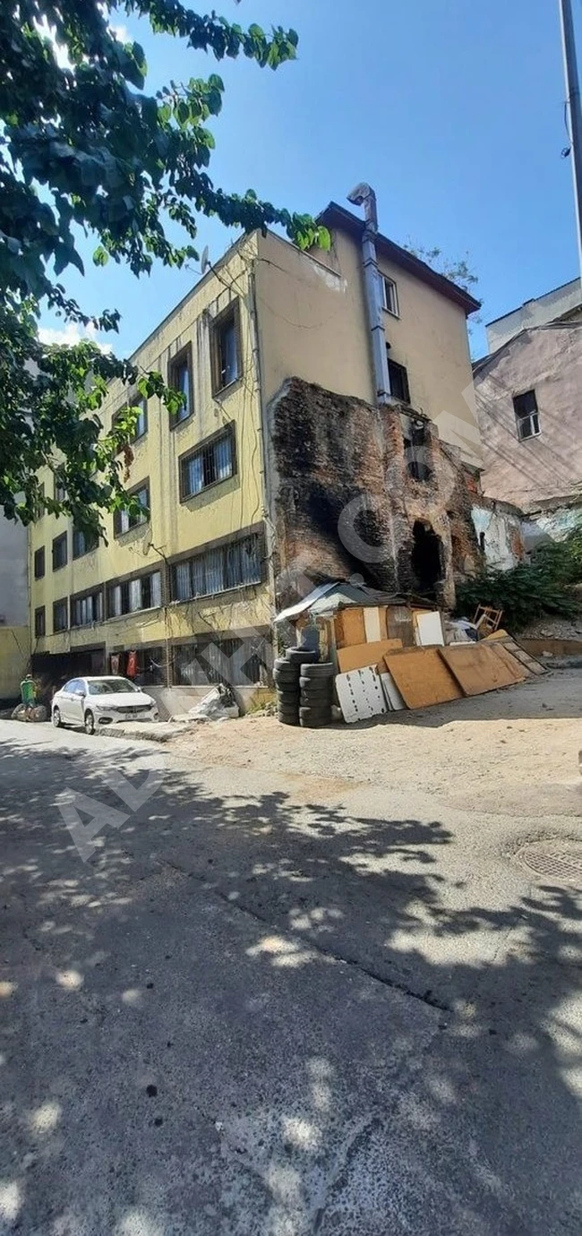 BEYOĞLU YENİŞEHİRDE SATILIK 4 KATLI BİNA