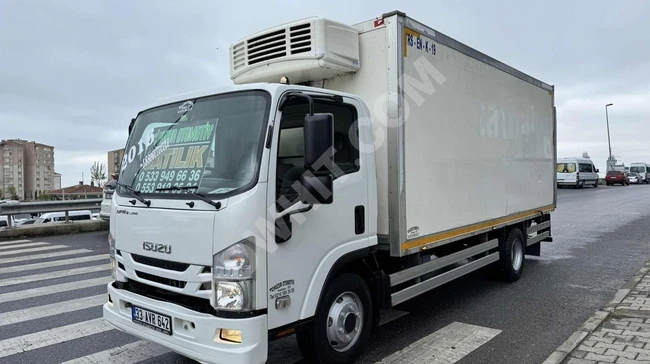 2016 model truck, 10 pallets, -18°C refrigeration, crew with crane, priced at 220 thousand, 9 tons.