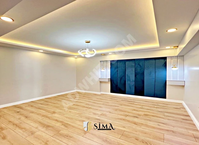 İstanbul'da bir site içerisinde bahçe manzaralı acil satılık daire, cazip fiyatla.