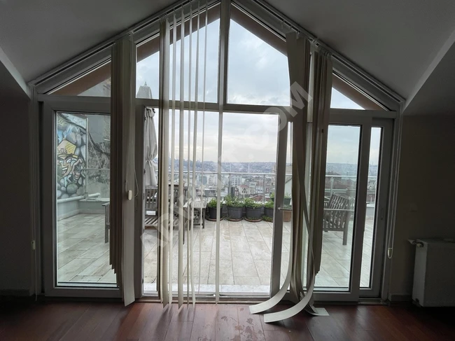 مكتب للإيجار بمساحة 2+1 مع تراس وإطلالة في أسفل برج GALATA