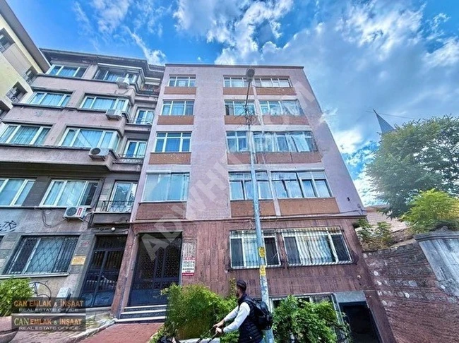 Cihangir'de Kaliteli Deniz ve Şehir Manzaralı Ful Eşyalı Merkezde Balkonlu Bakımlı (3+1)(110)m2