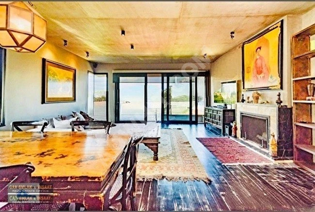 Gümüşsuyu Tam Merkezde Deniz Manzaralı Teraslı Balkonlu Süper Tasarımlı Tamamı Yenilenmiş Dubleks4+1