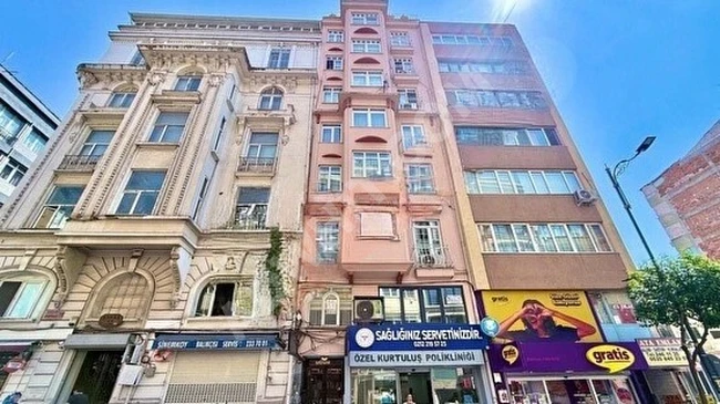 Kurtuluş Ana Cadde Üzerinde Süper Teraslı ve Balkonlu Ful Eşyalı Kombili Klimalı (3+1)(160)m2 Daire