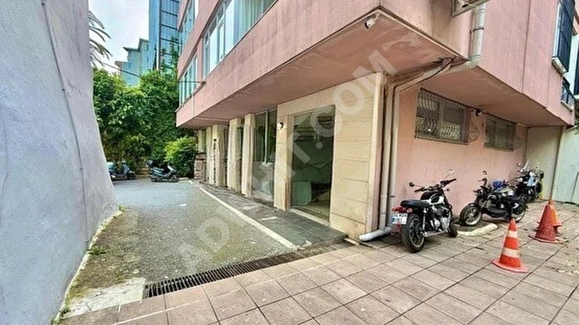Cihangir'de Galataport'a (500)m Mesafede  Otoparklı Lavabolu Bakımlı Süper Büro Ofis İşyeri (80)m2