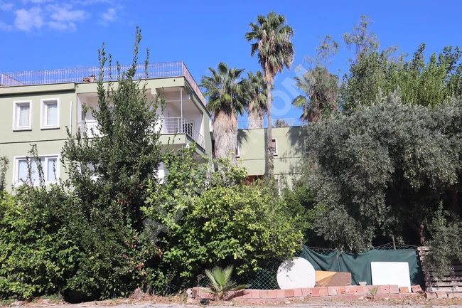 Antalya - Denizden 200 metre uzaklıkta, arsa ile birlikte satılık 3 katlı tam bina.