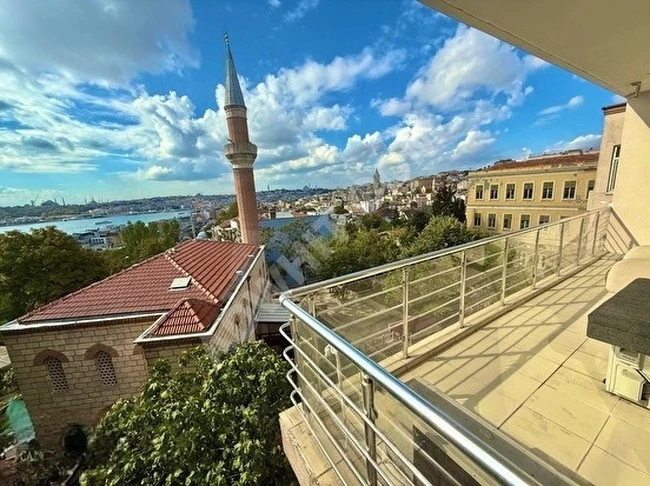Cihangir'de Kaliteli Deniz ve Şehir Manzaralı Ful Eşyalı Merkezde Balkonlu Bakımlı (3+1)(110)m2