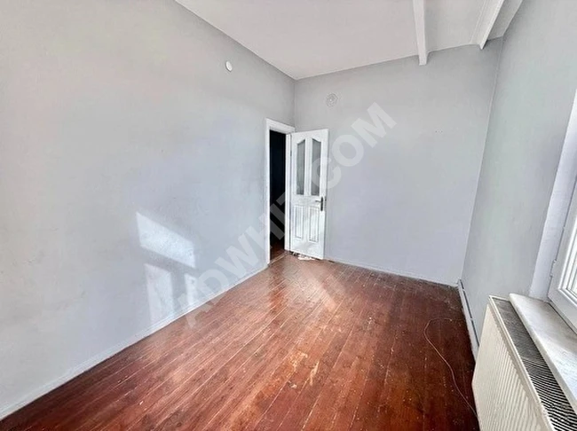 Taksim'e (300)m Mesafede Kaliteli Şehir Manzaralı Yüksek ve Volta Tavanlı Kombili (2+1)(95)m2 Daire