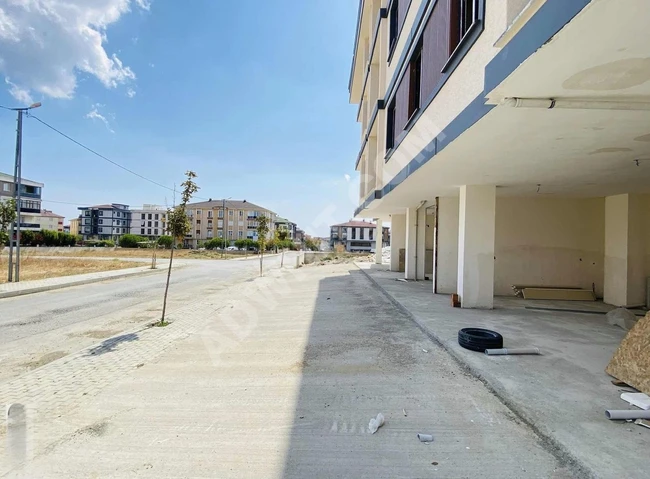 محل للإيجار في SELİMPAŞA بمواجهة الشارع، واجهة عرض واسعة وعلى مستوى الأرض.