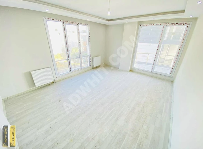 KUMBURGAZ'DA MARİNE PORT AVM'YE KOMŞU ARA KAT'TA BALKONLU DAİRE