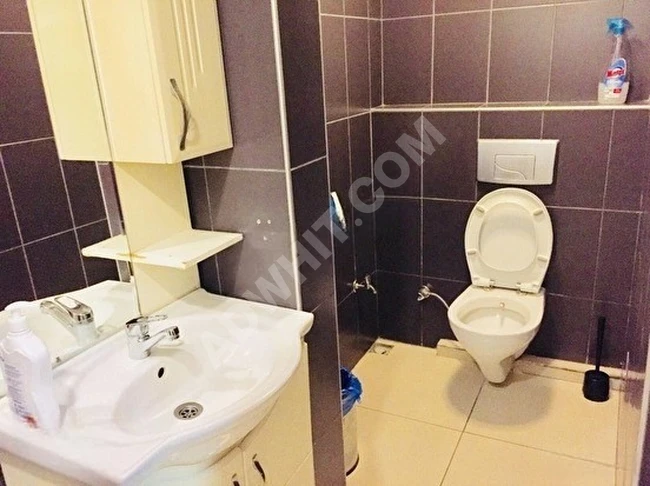 Cihangirde Ana Cadde Üzerinde Süper Lokasyonda Ofis İş yeri Olarak Kullanılabilen (1+1)(60 m2) Daire