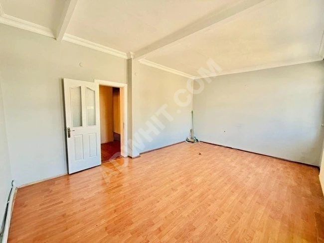 Taksim'e (300)m Mesafede Kaliteli Şehir Manzaralı Yüksek ve Volta Tavanlı Kombili (2+1)(95)m2 Daire