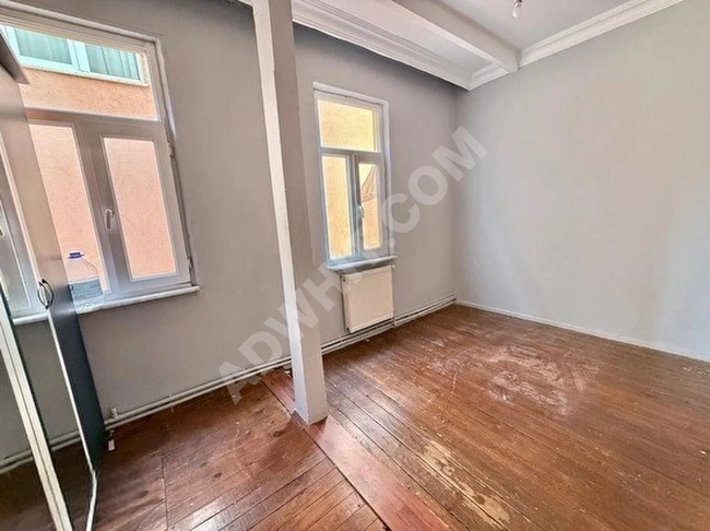 Taksim'e (300)m Mesafede Kaliteli Şehir Manzaralı Yüksek ve Volta Tavanlı Kombili (2+1)(95)m2 Daire