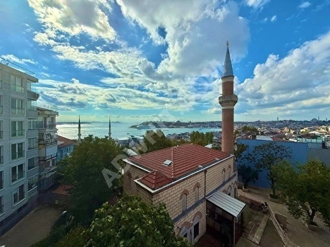 Cihangir'de Kaliteli Deniz ve Şehir Manzaralı Ful Eşyalı Merkezde Balkonlu Bakımlı (3+1)(110)m2