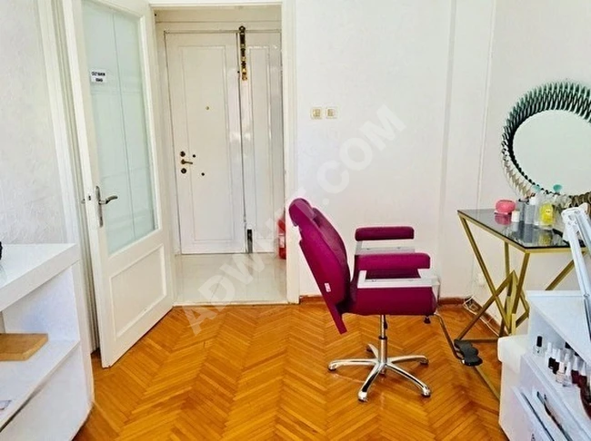 Cihangirde Tam Merkezde Tarihi Karakterli Binada Yüksek Tavanlı Balkonlu Yenilenmiş (3+1)(140)m2