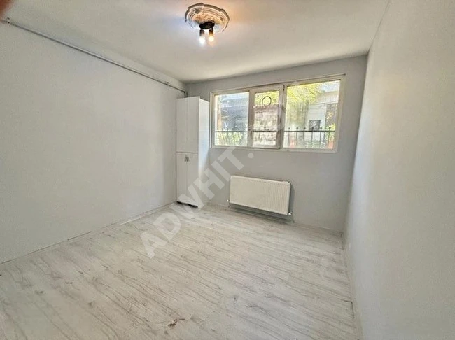 Cihangir'de Akarsu Yokuşu Caddesi Üzerinde Tam Merkezde Yenilenmiş Kombili Daire (2+1) (90)m2