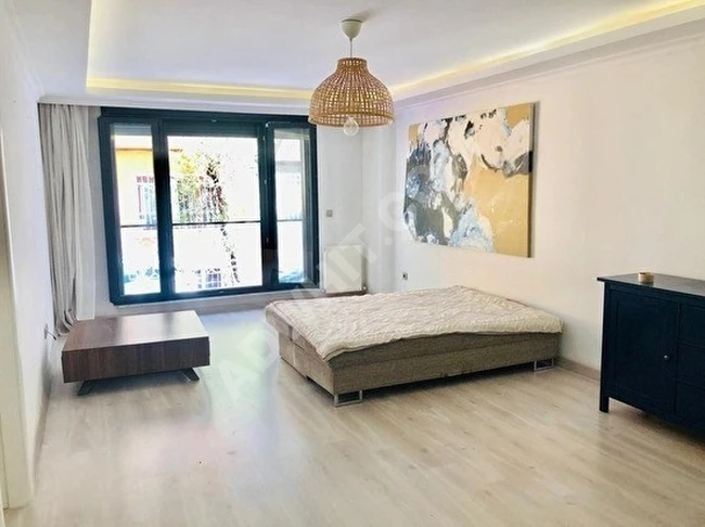 Cihangir'de Taksim'e(5)dk.Mesafede Yeni Sıfır Karakterli Binada Balkonlu Asansörlü(2)Klimalı Kombili