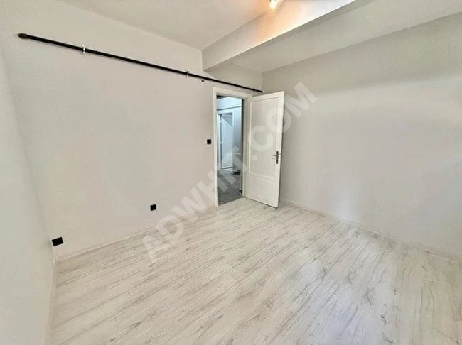 Cihangir'de Akarsu Yokuşu Caddesi Üzerinde Tam Merkezde Yenilenmiş Kombili Daire (2+1) (90)m2