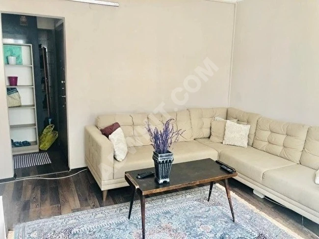 Cihangir'de Tam Merkezde Bakımlı Çok Aydınlık Kombili Toplu Taşımaya Çok Yakın (2+1)(80)m2 Daire