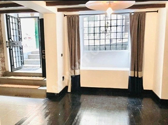 Cihangir Çukur Cuma Caddesine Paralel Merkezde Yenilenmiş Lavabolu Mutfaklı Dükkan (60)m2