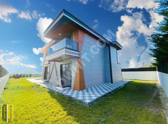 **750m2 ARSA İÇERİSİNDE HAVUZLU OTOPARKLI 5+1 MÜSTAKİL VİLLA**