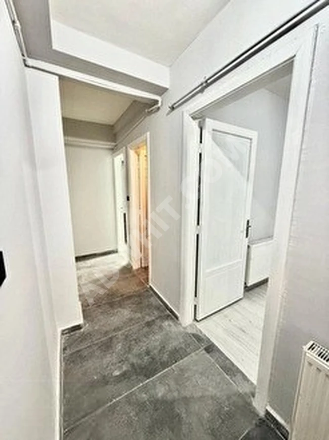 Cihangir'de Akarsu Yokuşu Caddesi Üzerinde Tam Merkezde Yenilenmiş Kombili Daire (2+1) (90)m2