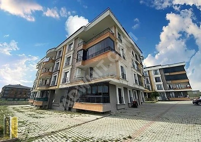 SELİMPAŞANIN GÖZDE SİTESİNDE 3+1 OTOPARKLI İSKANLI ARA KAT'TA