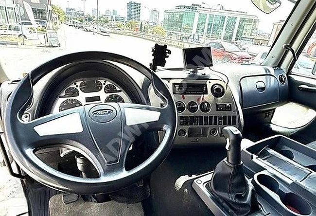 شاحنة موديل 2015، مكيف، 2532، صيانة وكالة معتمدة، 585,000 كم.