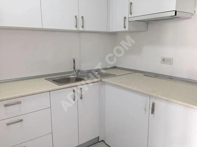 Cihangir'de Panaromik Süper Deniz Manzaralı Süper Balkonlu Bakımlı Çok Aydınlık Klimalı(2+1)(80)m2