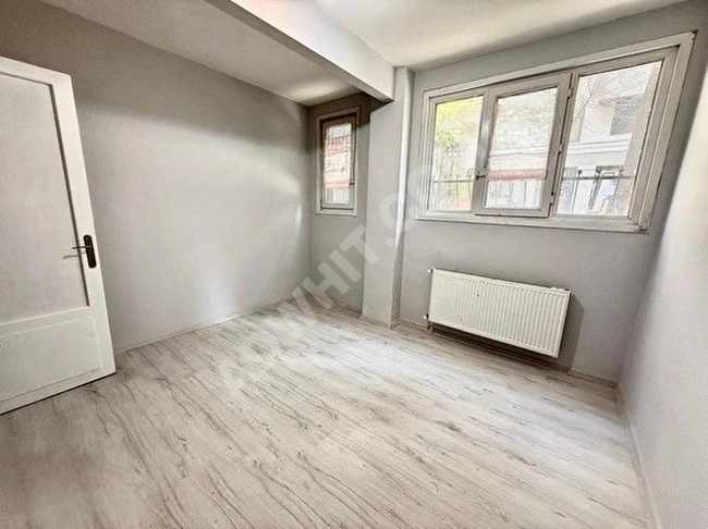 Cihangir'de Akarsu Yokuşu Caddesi Üzerinde Tam Merkezde Yenilenmiş Kombili Daire (2+1) (90)m2