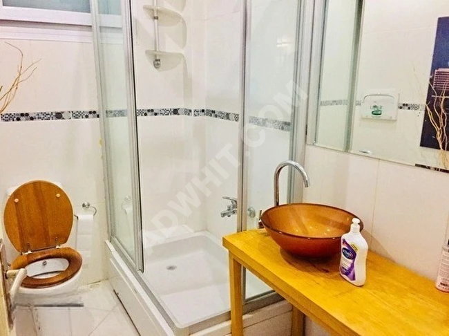 Cihangirde Tam Merkezde Tarihi Karakterli Binada Yüksek Tavanlı Balkonlu Yenilenmiş (3+1)(140)m2