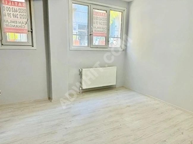 Cihangir'de Akarsu Yokuşu Caddesi Üzerinde Tam Merkezde Yenilenmiş Kombili Daire (2+1) (90)m2