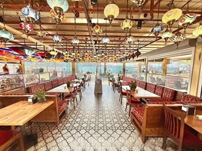 Beşiktaş Ortaköy Cami Yanında Tam Sahilde Önü Deniz Süper Bahçeli (2)Katlı İş Yeri Dükkan Bina(65)m2