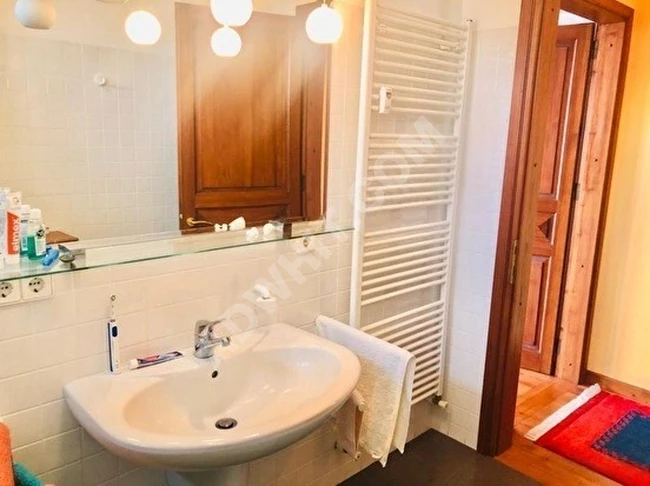 Cihangirde Muhteşem Deniz Manzaralı Asansörlü Süper Merkezi Lokasyonda (2)Balkonlu (3+1)(185 m2)